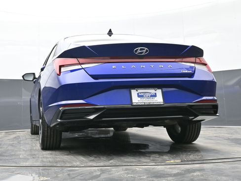 Used 2023 Hyundai Elantra Limited image 43