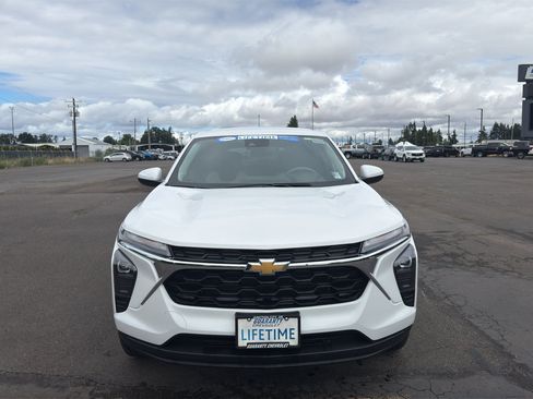 New 2026 Chevrolet Trax LS w/ LS Convenience Package FWD image 2