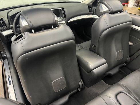 Used 2010 INFINITI G37 Convertible w/ Premium Pkg RWD image 17