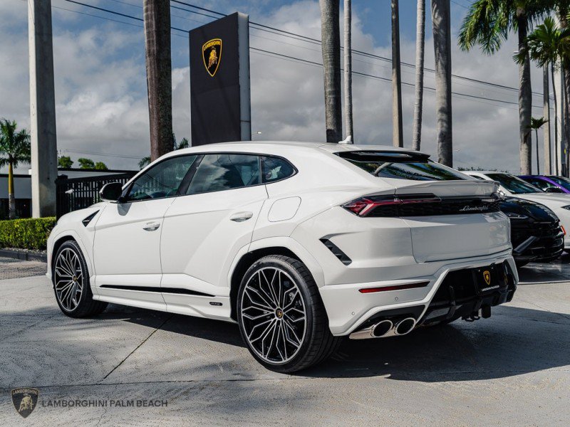 Used 2026 Lamborghini Urus SE AWD/4WD image 3
