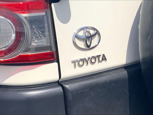 Used 2014 Toyota FJ Cruiser 4WD w/ Upgrade Package image 9