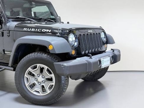 Used 2018 Jeep Wrangler Unlimited Rubicon w/ Connectivity Group AWD/4WD image 6