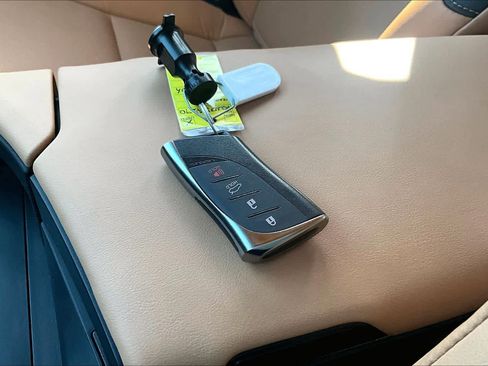 Used 2024 Lexus ES 300h w/ Premium Package image 15