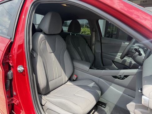 Certified 2022 Hyundai Elantra SEL FWD image 17