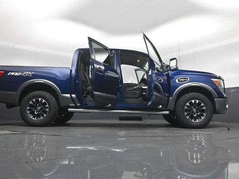 Used 2017 Nissan Titan PRO-4X w/ Pro-4x Convenience Package AWD/4WD image 7