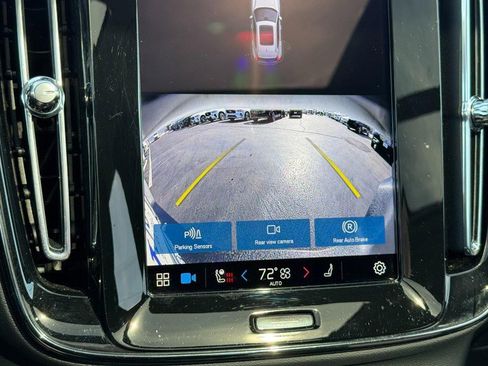 Certified 2025 Volvo XC40 B5 Core image 21