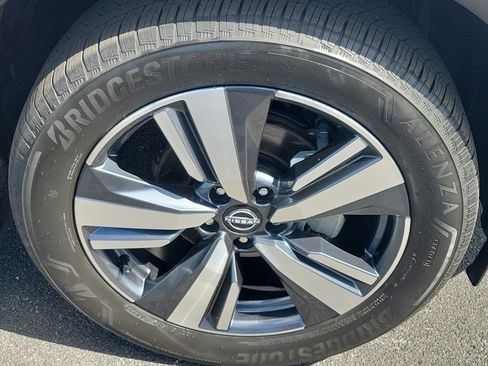 Used 2023 Nissan Rogue SL w/ SL Premium Package image 8