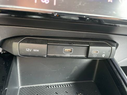 Used 2025 Kia Niro EX Touring image 11