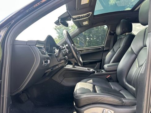 Used 2022 Porsche Macan AWD/4WD image 13