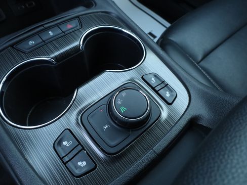 Used 2023 GMC Acadia SLT image 14