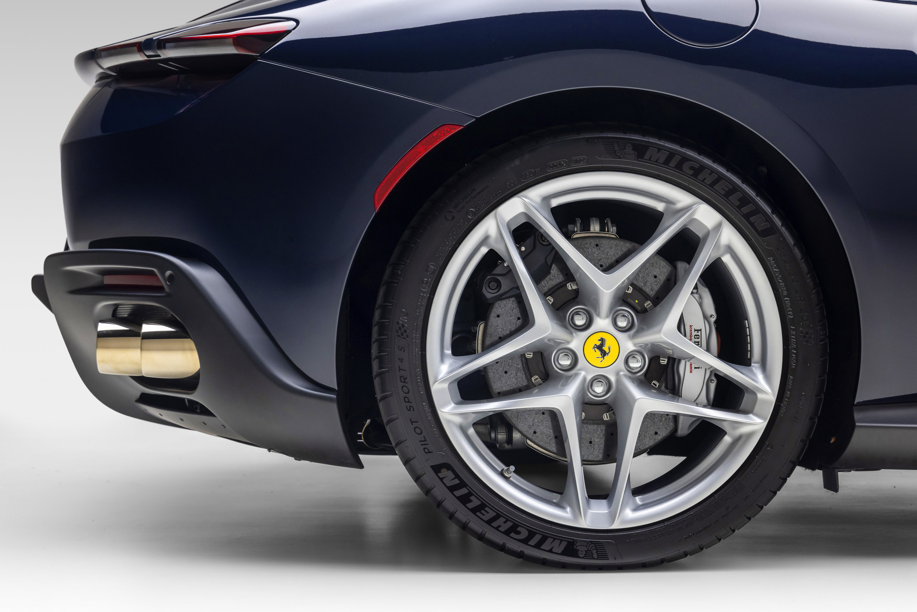 Certified 2024 Ferrari Roma Spider RWD image 37