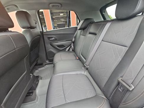 Used 2020 Chevrolet Trax LT w/ LT Convenience Package FWD image 27