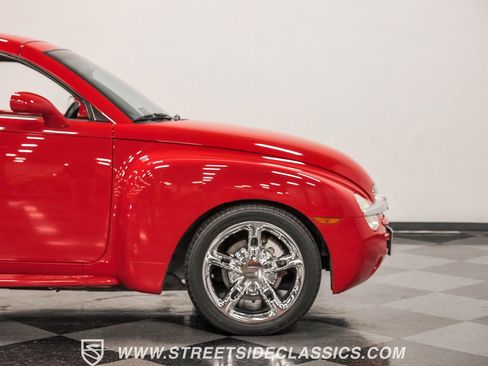 Used 2003 Chevrolet SSR w/ Preferred Equipment Group image 32