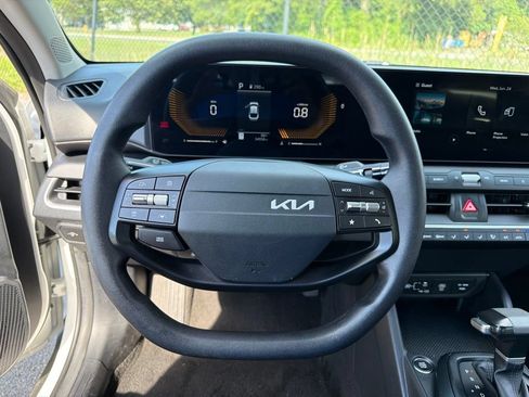 Used 2025 Kia K4 FWD image 15