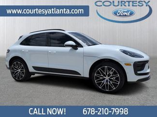 Used 2024 Porsche Macan AWD/4WD video 1
