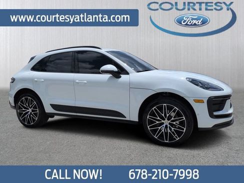 Used 2024 Porsche Macan AWD/4WD image 1