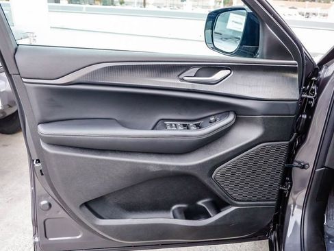 New 2025 Jeep Grand Cherokee Altitude image 21