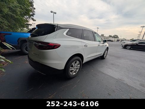 Used 2018 Buick Enclave Essence FWD image 3