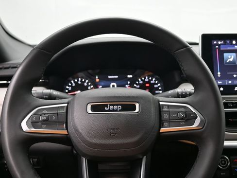 Used 2025 Jeep Compass Limited image 12