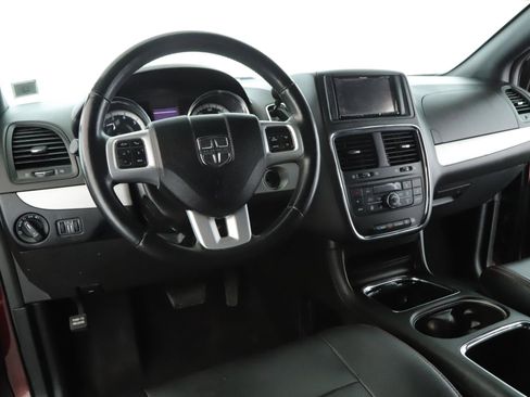 Used 2018 Dodge Grand Caravan GT image 2