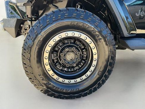 Used 2020 Jeep Gladiator Overland w/ Safety Group image 39