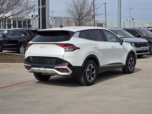 Certified 2024 Kia Sportage LX image 4