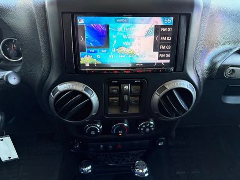 Used 2018 Jeep Wrangler Unlimited Sport S AWD/4WD image 28