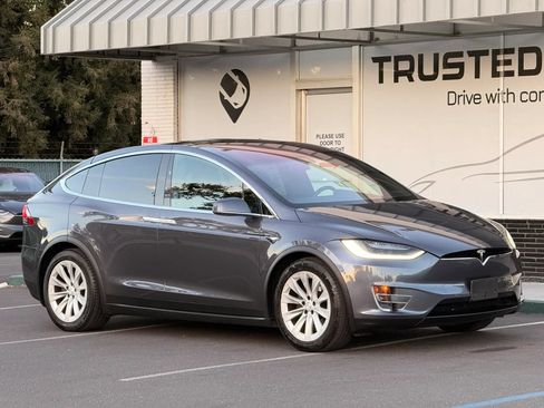 Used 2018 Tesla Model X 75D AWD/4WD image 6