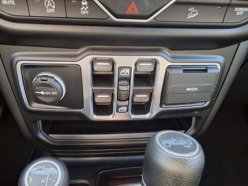 Used 2019 Jeep Wrangler Unlimited Sport S image 21