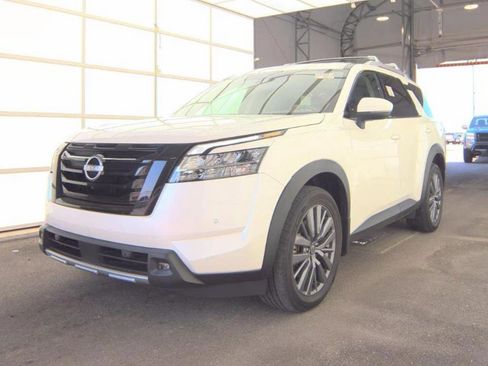 Used 2023 Nissan Pathfinder SL w/ SL Premium Package AWD/4WD image 1