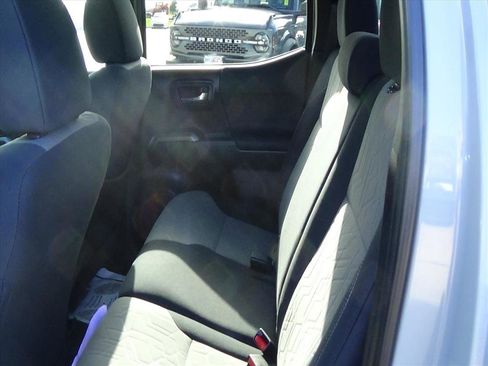 Used 2020 Toyota Tacoma TRD Sport w/ Technology Package image 12