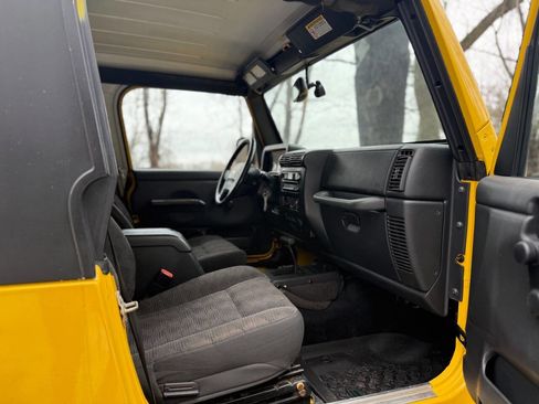 Used 2004 Jeep Wrangler 4WD image 38