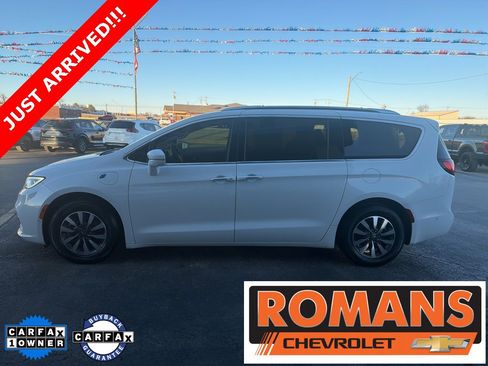 Used 2021 Chrysler Pacifica Touring-L image 6