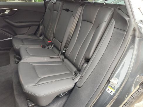 Used 2023 Audi Q8 Premium Plus w/ Premium Plus Package image 38