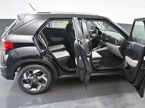 New 2026 Hyundai Venue SEL FWD image 15