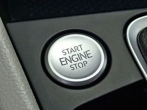 Used 2023 Volkswagen Jetta SE w/ Panoramic Sunroof Package FWD image 24