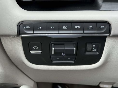 Certified 2024 Cadillac Escalade ESV Sport Platinum w/ LPO, ONYX Package image 26