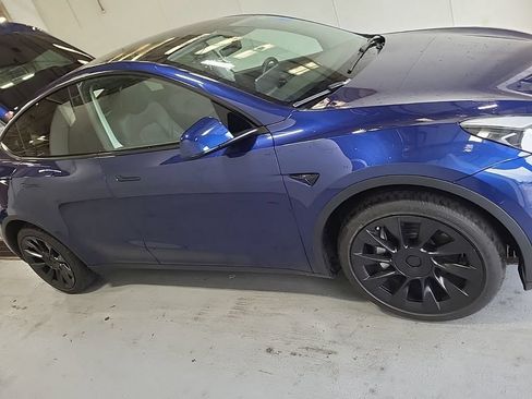 Used 2023 Tesla Model Y Long Range AWD/4WD image 3