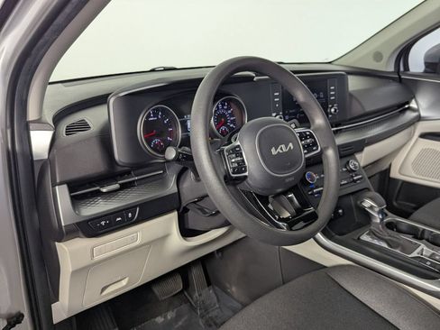 Used 2022 Kia Carnival LX FWD image 10