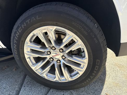 Used 2023 GMC Yukon SLT w/ SLT Premium Package image 21