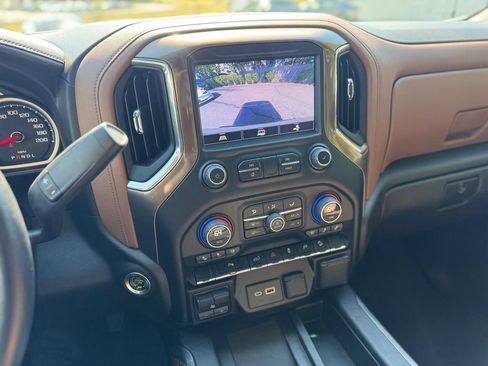 Used 2022 Chevrolet Silverado 1500 High Country w/ Z71 Off-Road Package AWD/4WD image 14