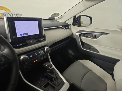 Used 2024 Toyota RAV4 XLE Premium image 24