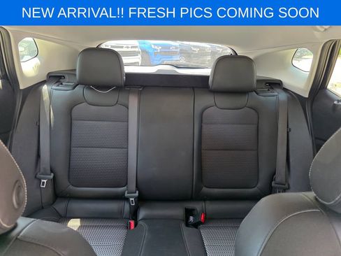 Used 2025 Chevrolet Trax LT w/ LT Convenience Package FWD image 13