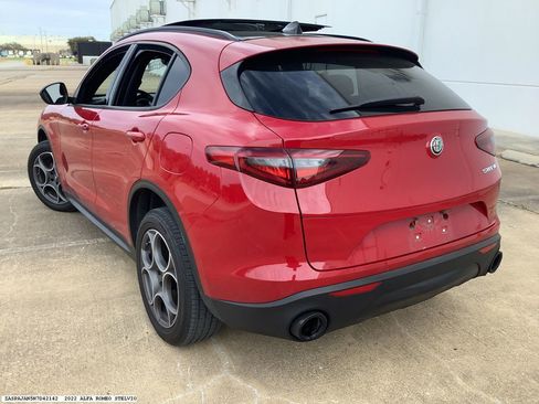 Used 2022 Alfa Romeo Stelvio Sprint image 5