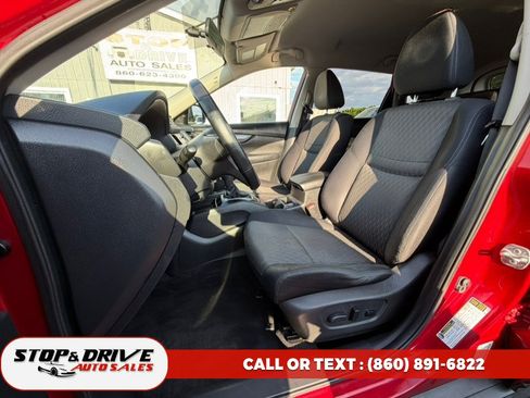 Used 2017 Nissan Rogue SV AWD/4WD image 14
