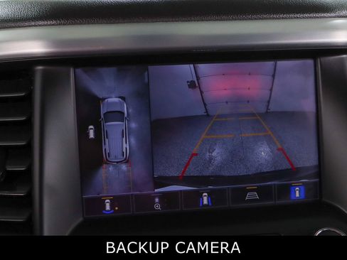 Used 2022 GMC Acadia SLT w/ Technology Package FWD image 18