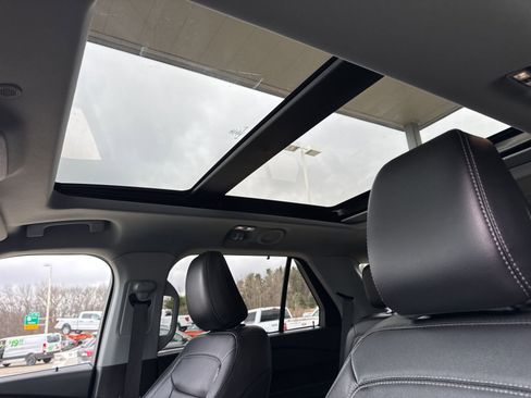 Certified 2024 Ford Explorer Limited w/ Limited Technology Package image 29