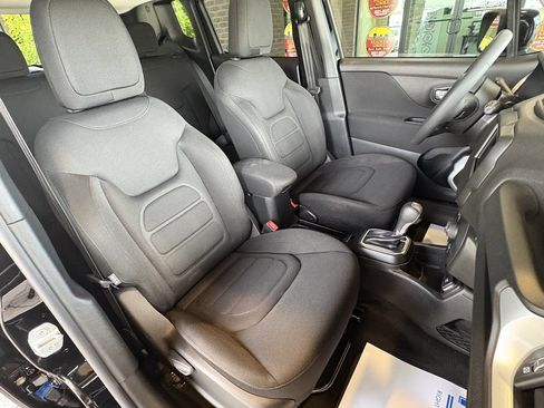Used 2019 Jeep Renegade Latitude FWD image 25
