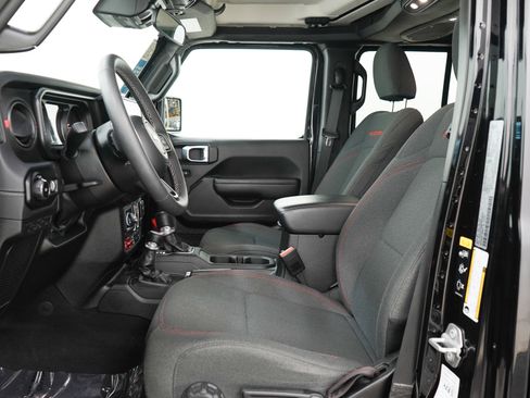 Used 2025 Jeep Wrangler Unlimited Rubicon w/ Convenience Group AWD/4WD image 23