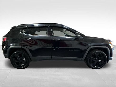 Used 2018 Jeep Compass Latitude image 4